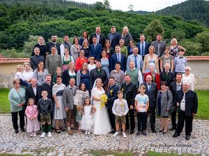 36_Gruppenfotos mehr als 60 Personen fotografiert von Hochzeitsfotograf Dieter Puntigam